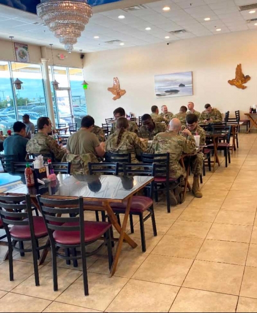Bán Tiệm Phở Đông Khách Và Nhà Ở Texas
