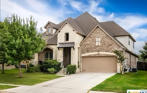 Bán Tiệm Phở Đông Khách Và Nhà Ở Texas