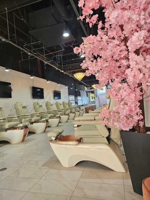 Sang Tiệm Nail tại khu, California – 10 bàn, 16 ghế