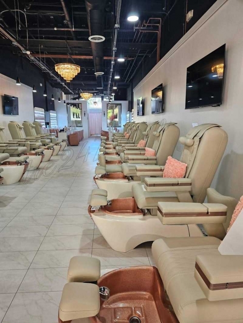 Sang Tiệm Nail tại khu, California – 10 bàn, 16 ghế