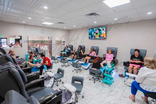 Sang Tiệm Nail tại Midland, Texas – 10 bàn, 10 ghế